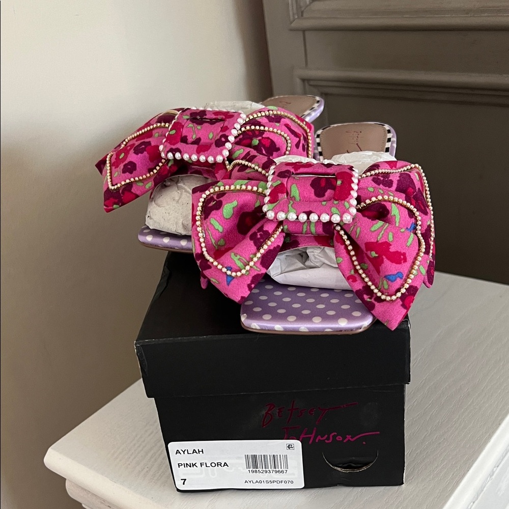 Betsey Johnson Pink Bow Sandals (New in Box)